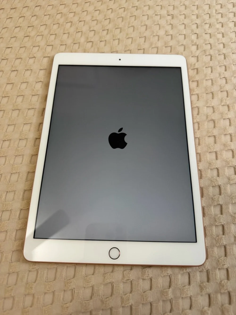 Apple iPad Tablet - Rose Gold 8th Generation